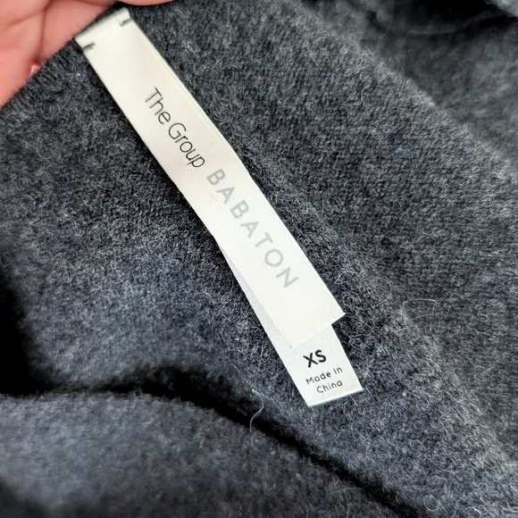 BABATON Luxe Cashmere V Neck Sweater Grey Aritzia XS - Picture 10 of 10